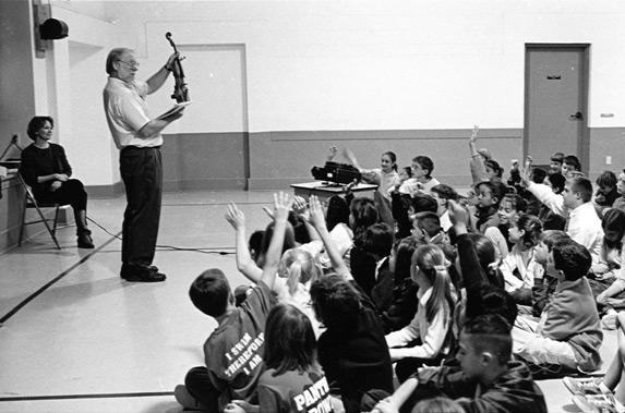 Gary Sturm discusses violin building with an eager group of youngsters